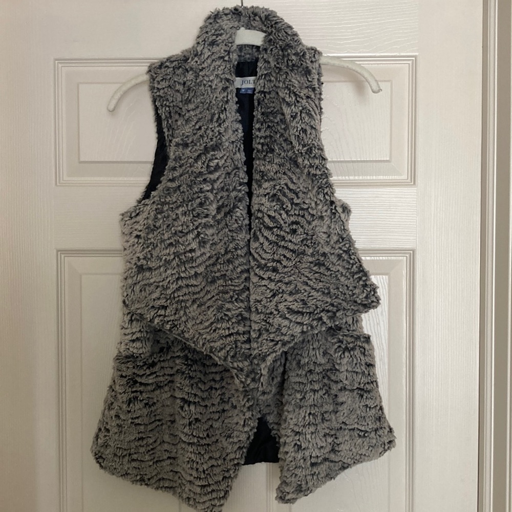 Faux fur vest w/pockets